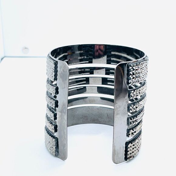 Nwot Multilayer Gunmetal/Black Sparkling Rhinestone Cuff Statement Bracelet - Picture 5 of 7